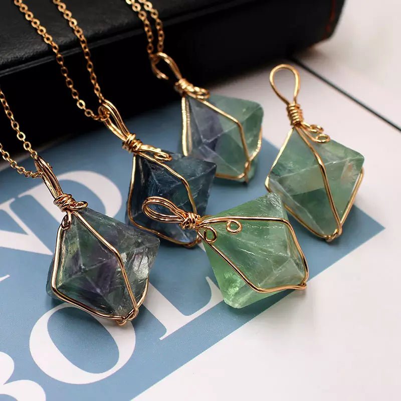 Fluoritt krystall oktaeder smykke - Sacha Hudpleie