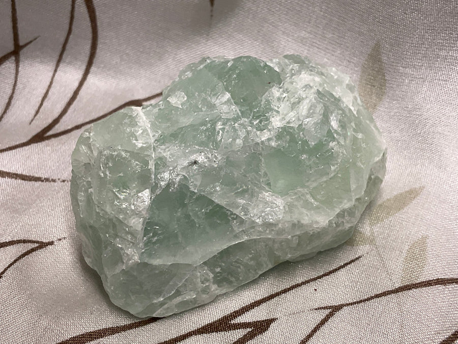 Fluoritt Grønn Naturlig 4-6cm - Sacha Hudpleie