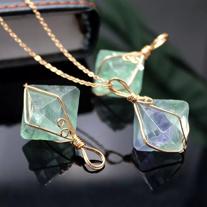 Fluoritt krystall oktaeder smykke - Sacha Hudpleie