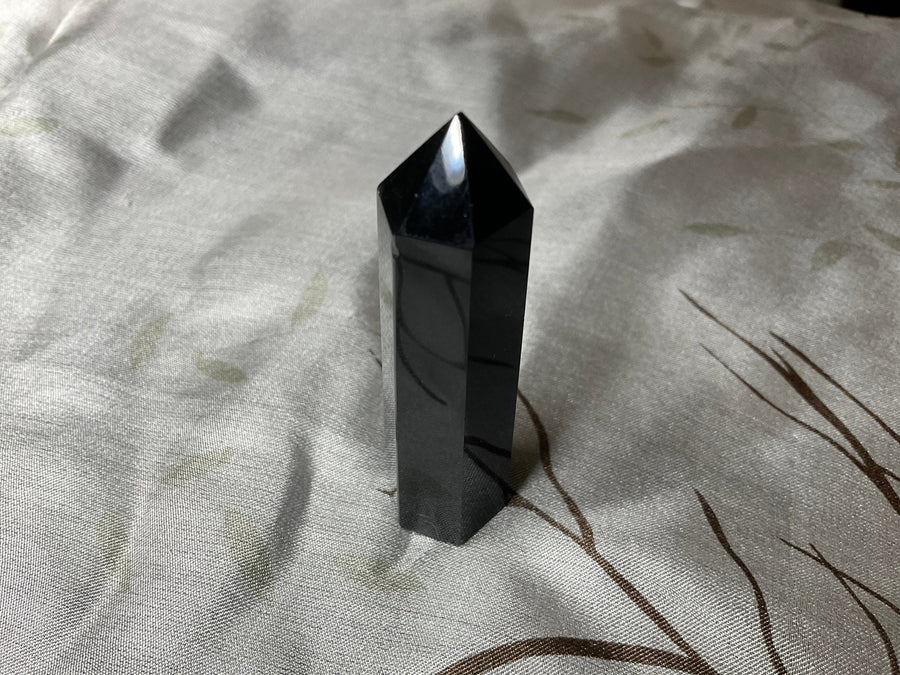 Obsidian Tårn Krystall 4-5 cm - Sacha Hudpleie