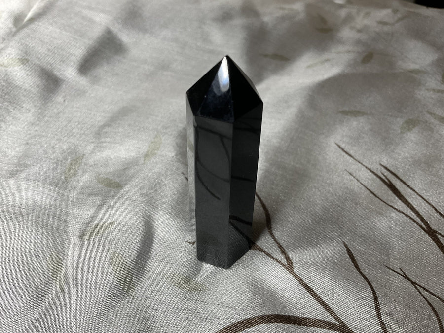 Obsidian Tårn Krystall 5-6 cm - Sacha Hudpleie